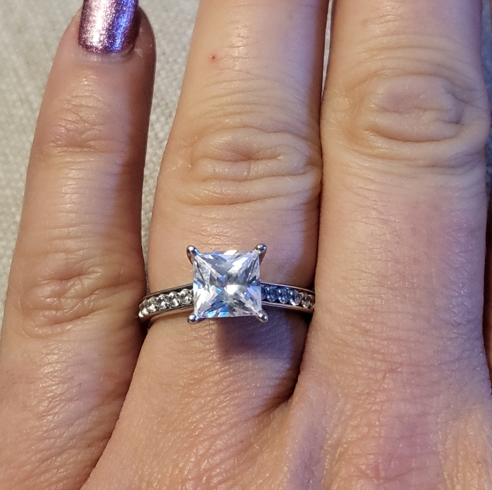 Agape Moissanite 2.5ctw engagement ring size 7
